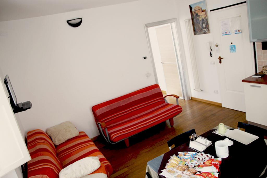 B&B La Luna Dal Borgo เยซี ภายนอก รูปภาพ