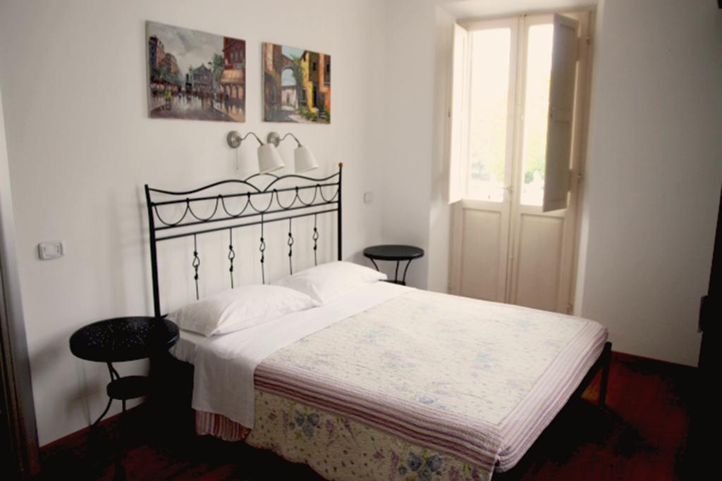 B&B La Luna Dal Borgo เยซี ภายนอก รูปภาพ