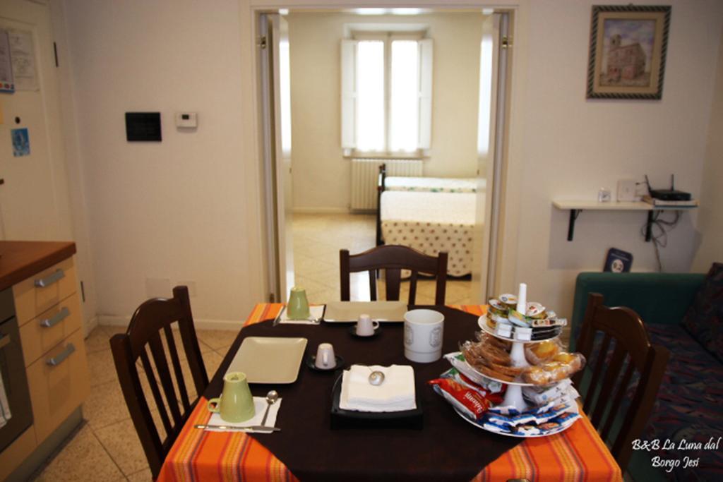B&B La Luna Dal Borgo เยซี ภายนอก รูปภาพ