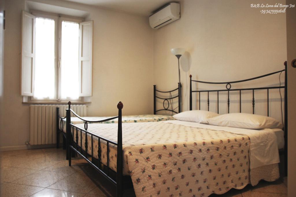 B&B La Luna Dal Borgo เยซี ภายนอก รูปภาพ